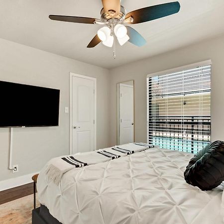 The Flamingo 103 L Pool L Sleeps 5 L 65 Smart Tv Apartment Austin Exterior photo